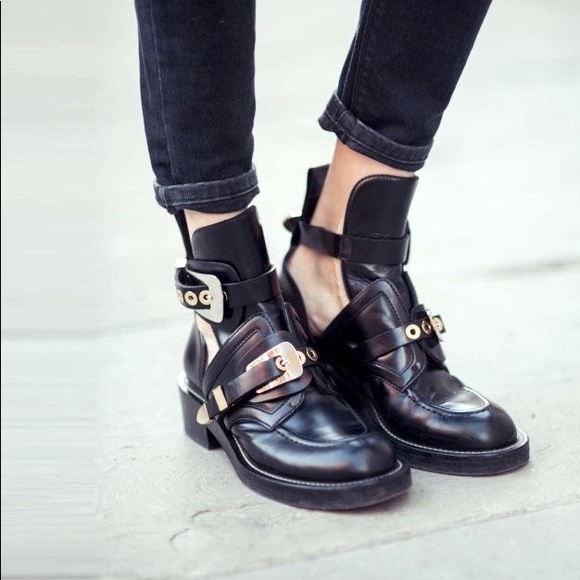 Balenciaga Shoes - Balenciaga Ceinture cut out ankle boots!